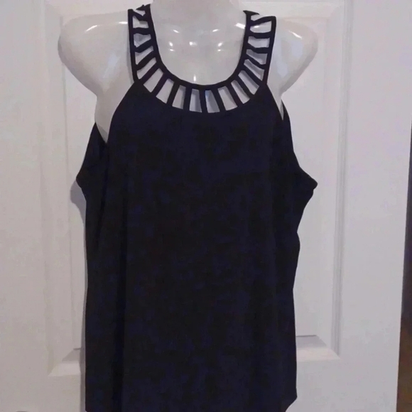 💙🏍 Black top with cute neckline - Picture 9 of 9